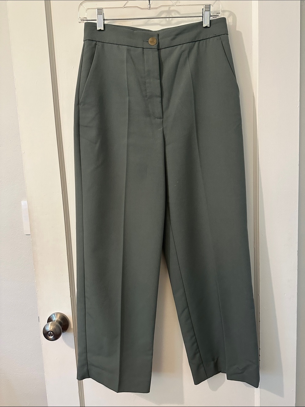 Mango 🥭 | High-Waist Wide Leg Trousers in Sage Green